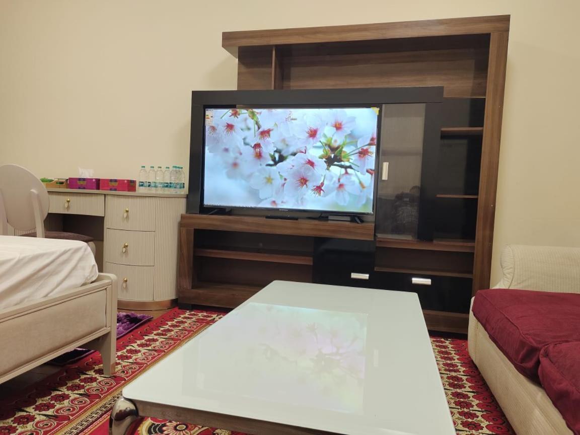 Arnim Suite - 3 Bedrooms Apartment Sharjah Exteriör bild