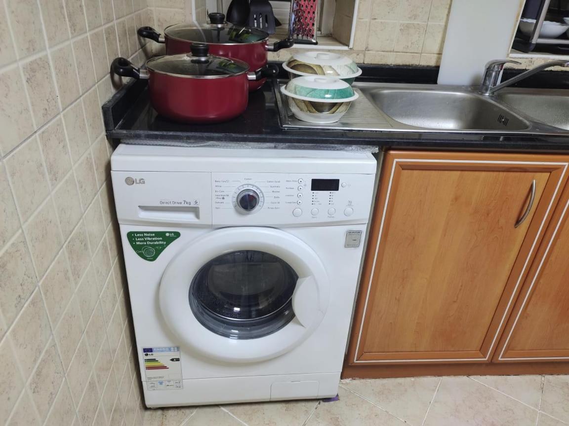 Arnim Suite - 3 Bedrooms Apartment Sharjah Exteriör bild