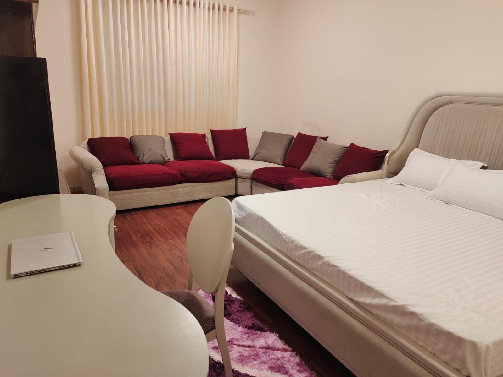 Arnim Suite - 3 Bedrooms Apartment Sharjah Exteriör bild
