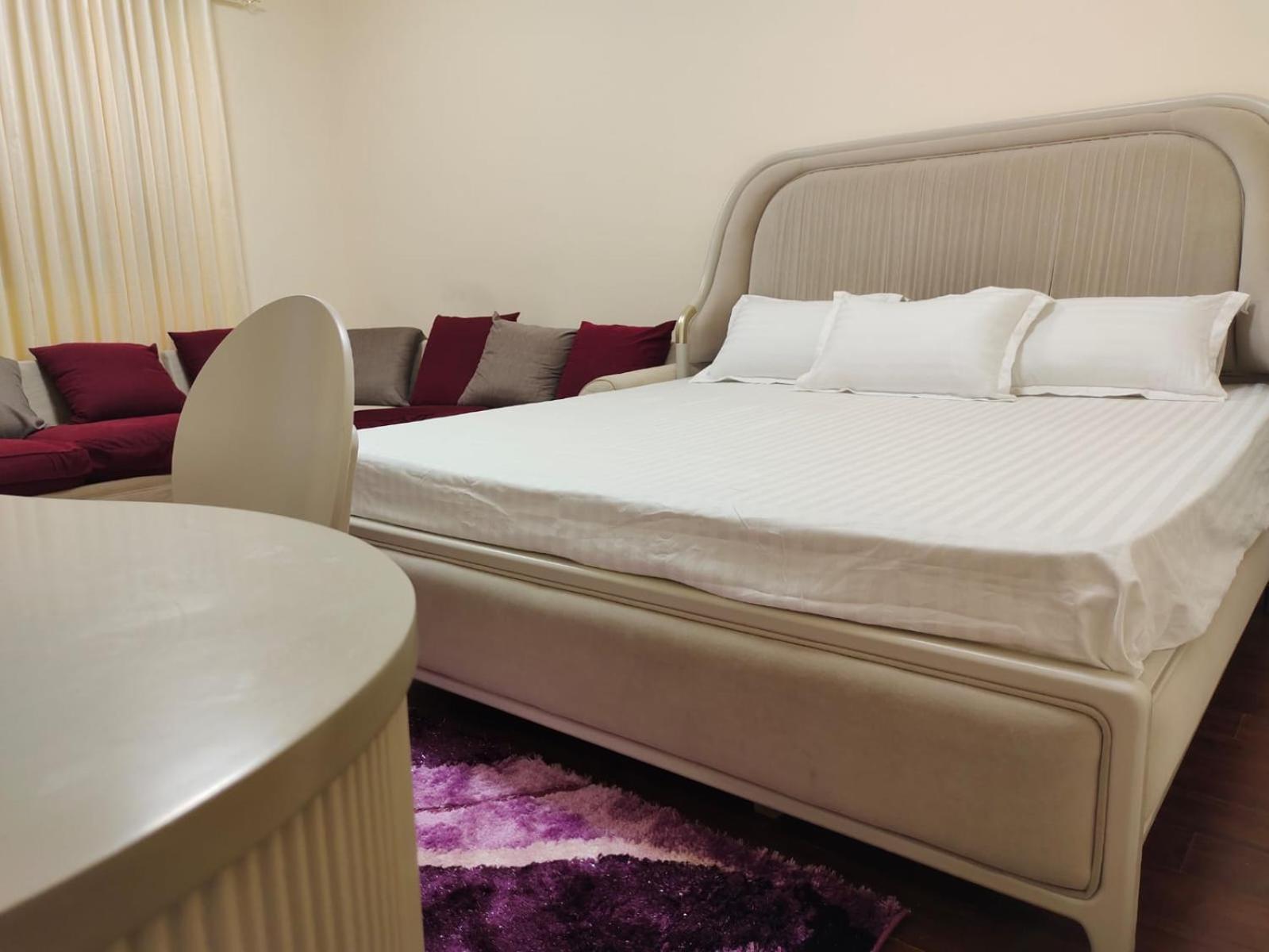 Arnim Suite - 3 Bedrooms Apartment Sharjah Exteriör bild