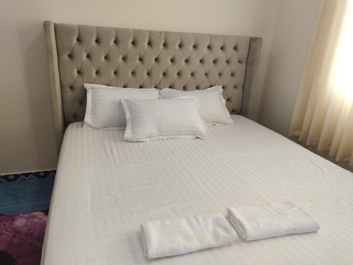 Arnim Suite - 3 Bedrooms Apartment Sharjah Exteriör bild