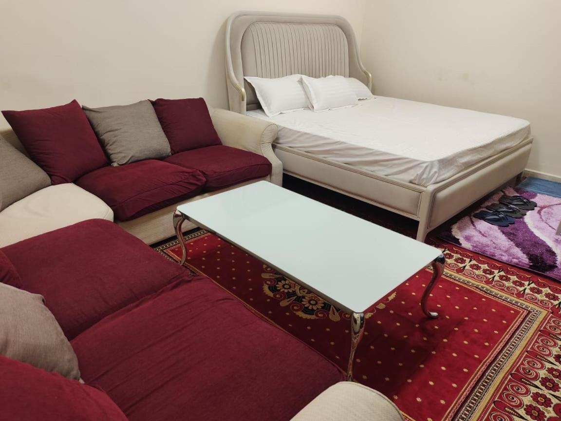 Arnim Suite - 3 Bedrooms Apartment Sharjah Exteriör bild