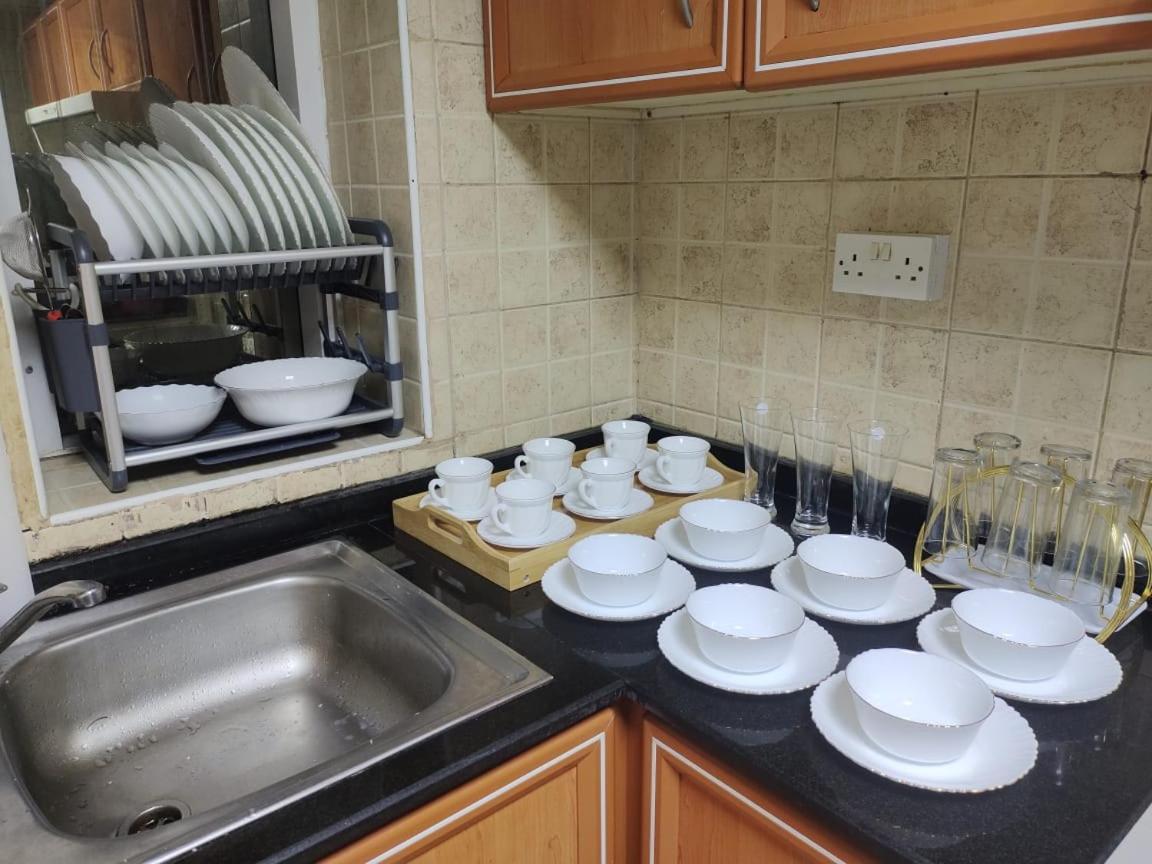 Arnim Suite - 3 Bedrooms Apartment Sharjah Exteriör bild
