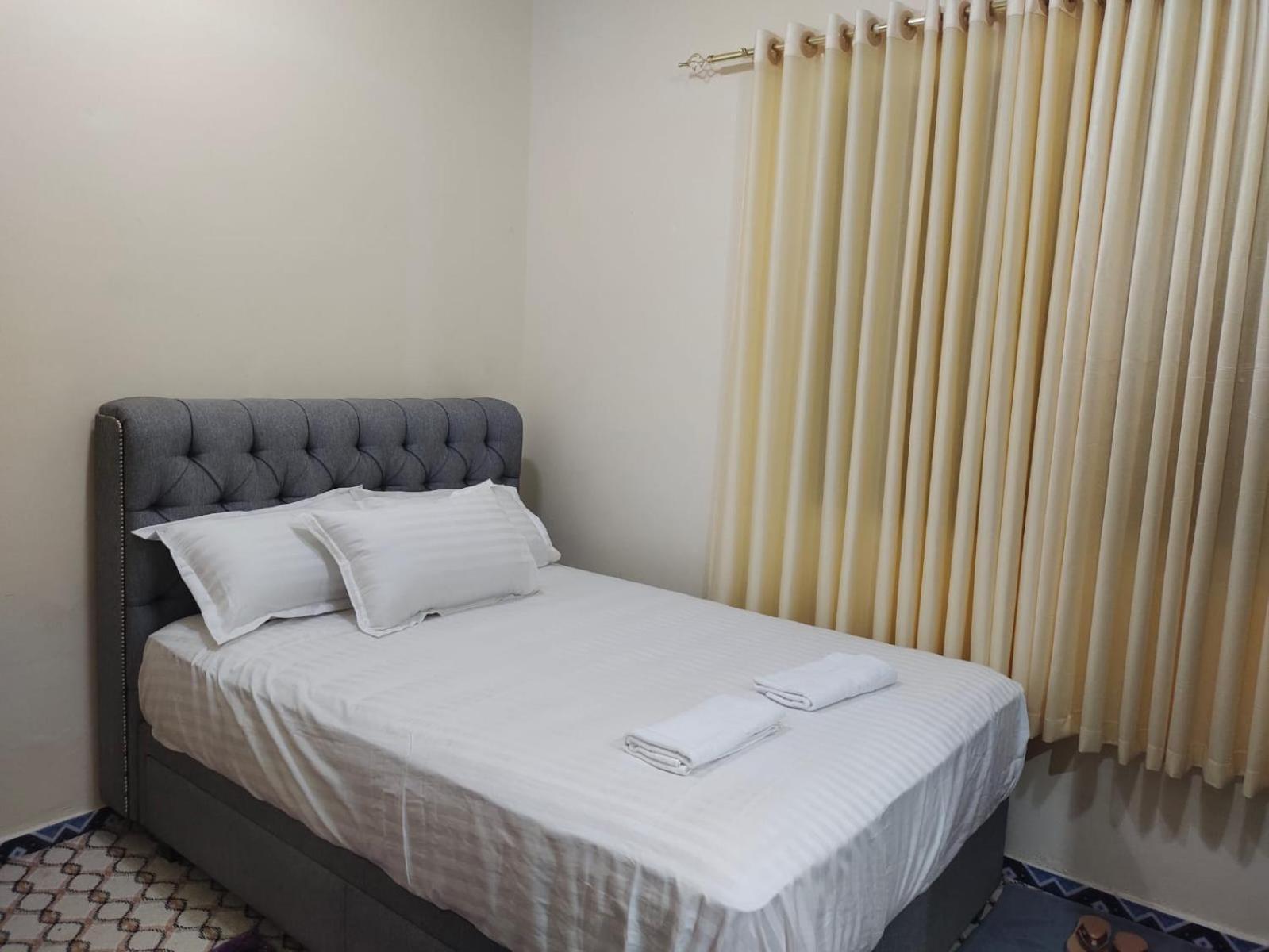 Arnim Suite - 3 Bedrooms Apartment Sharjah Exteriör bild